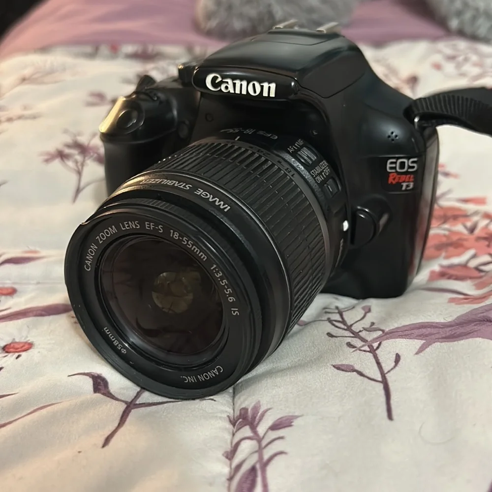 Canon rebel T3 camera
